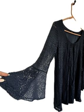 EUC Navy Blue Lace Bell-Sleeve Above The Knee Dress Size M